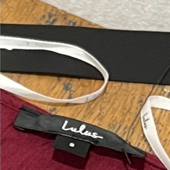 ❤️ LULUS Robe longue bourgogne – Taille S – NWT - Picture 11 of 11